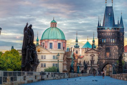 上海直飞布拉格9天往返含税机票(赠Wifi)