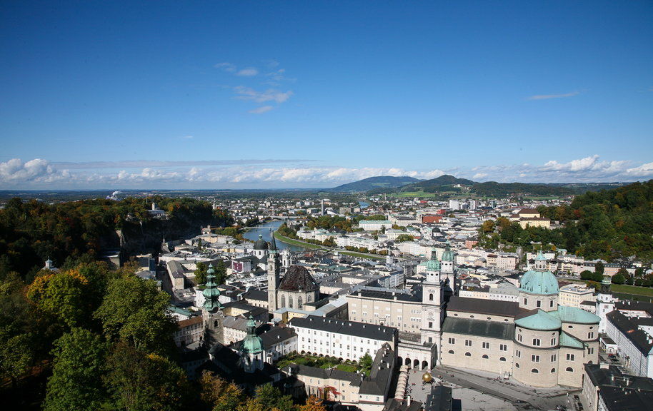 奥地利+德国+瑞士+荷兰5天4晚当地参团游(含